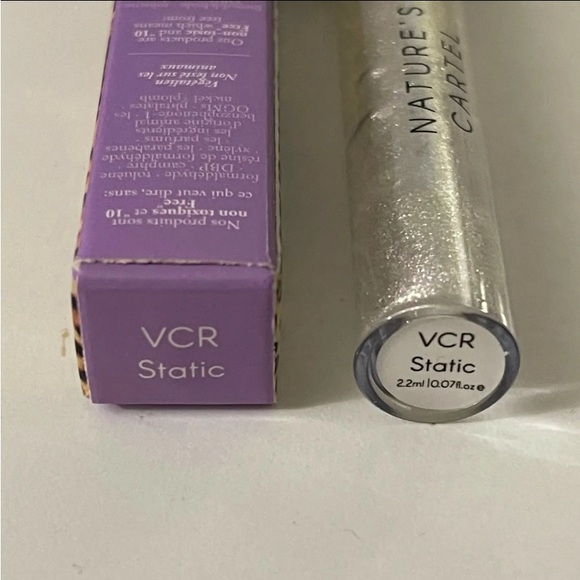 Natures Cartel Shimmer lip gloss in VCR static - Picture 2 of 3